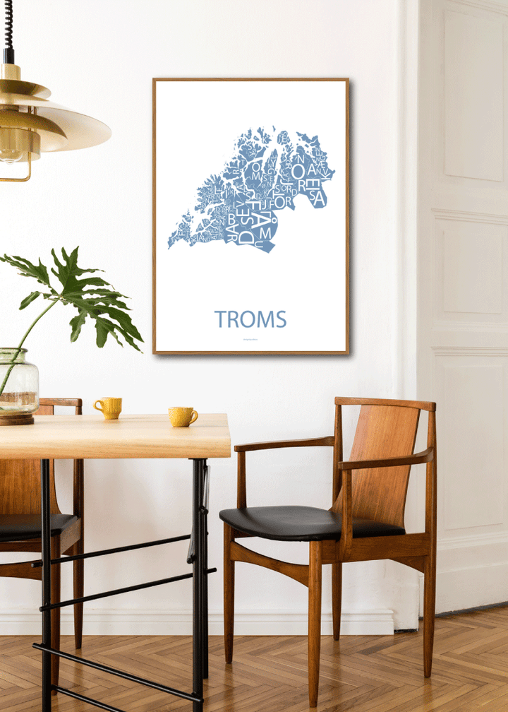 Plakat med håndtegnet kart av Troms