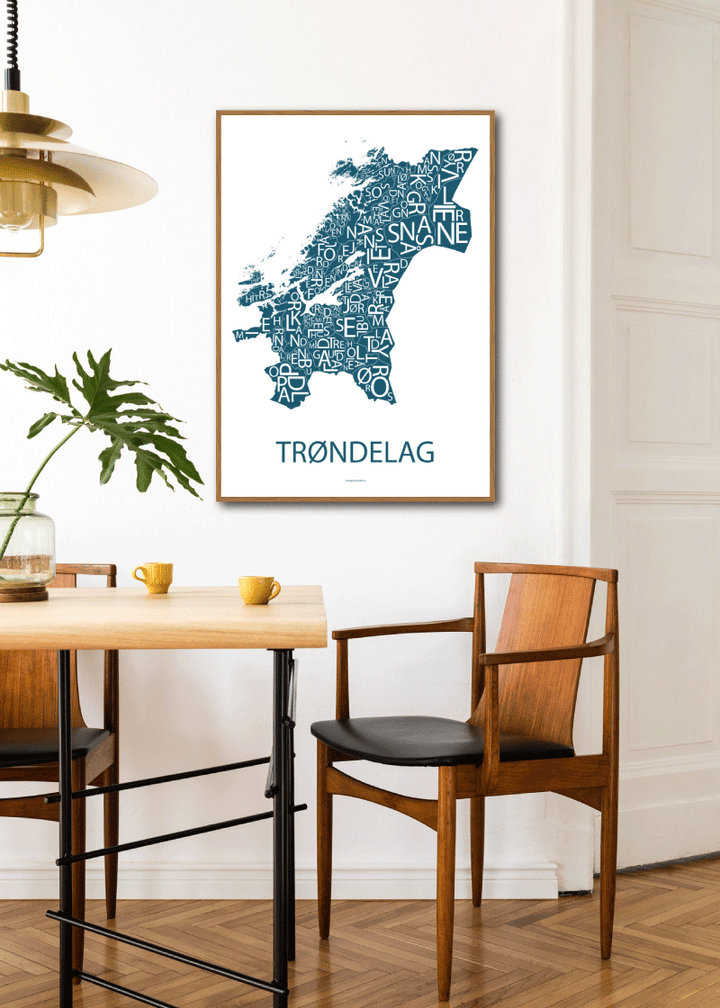 Plakat med håndtegnet kart av Trøndelag